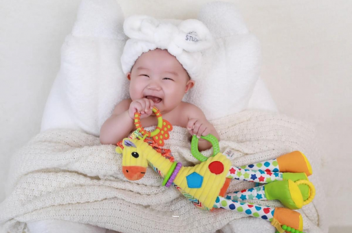 乐陵三个月宝宝正确抱姿 乐陵三个月宝宝正确抱姿